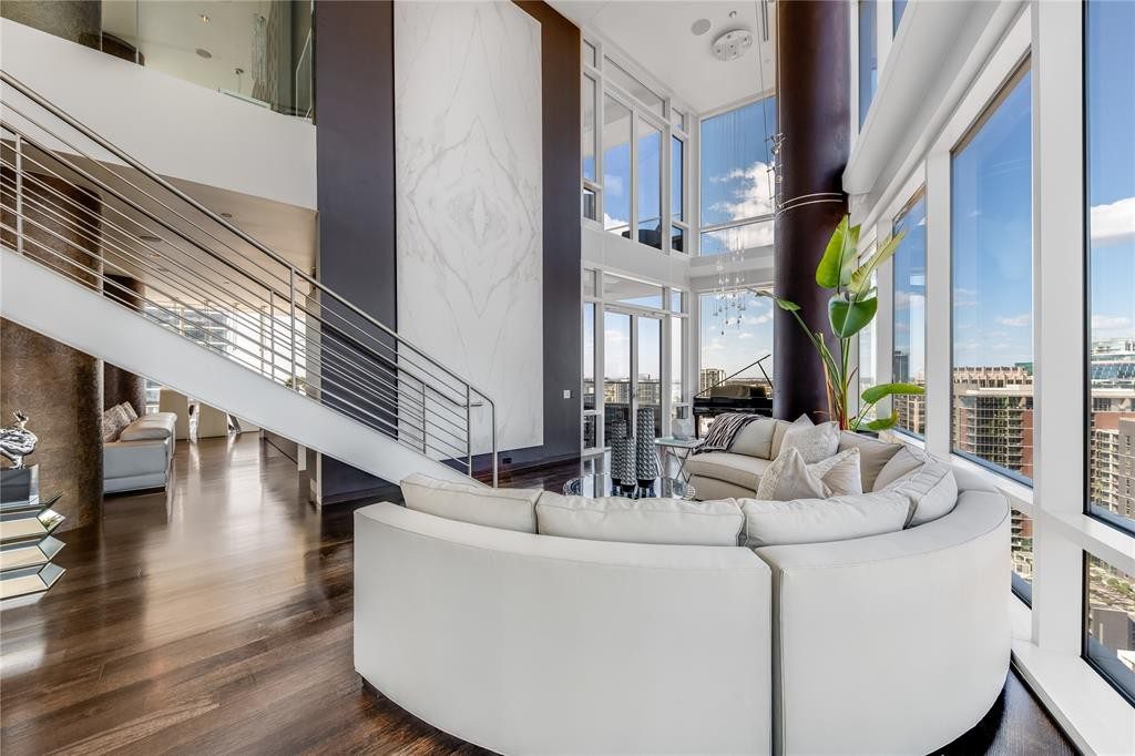 Palace In The Sky Apartment_Upstairs