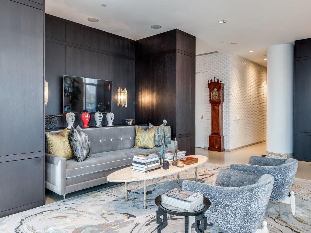 2430 Victory Park Lane_Douglas Elliman_Sitting Area