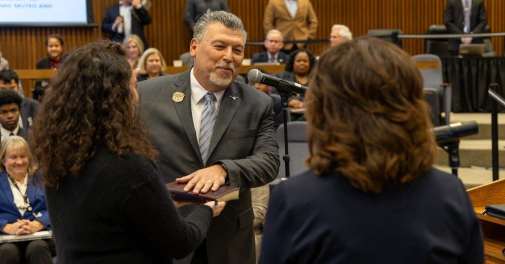 Fort Worth Swears In New City Manager Jay Chapa